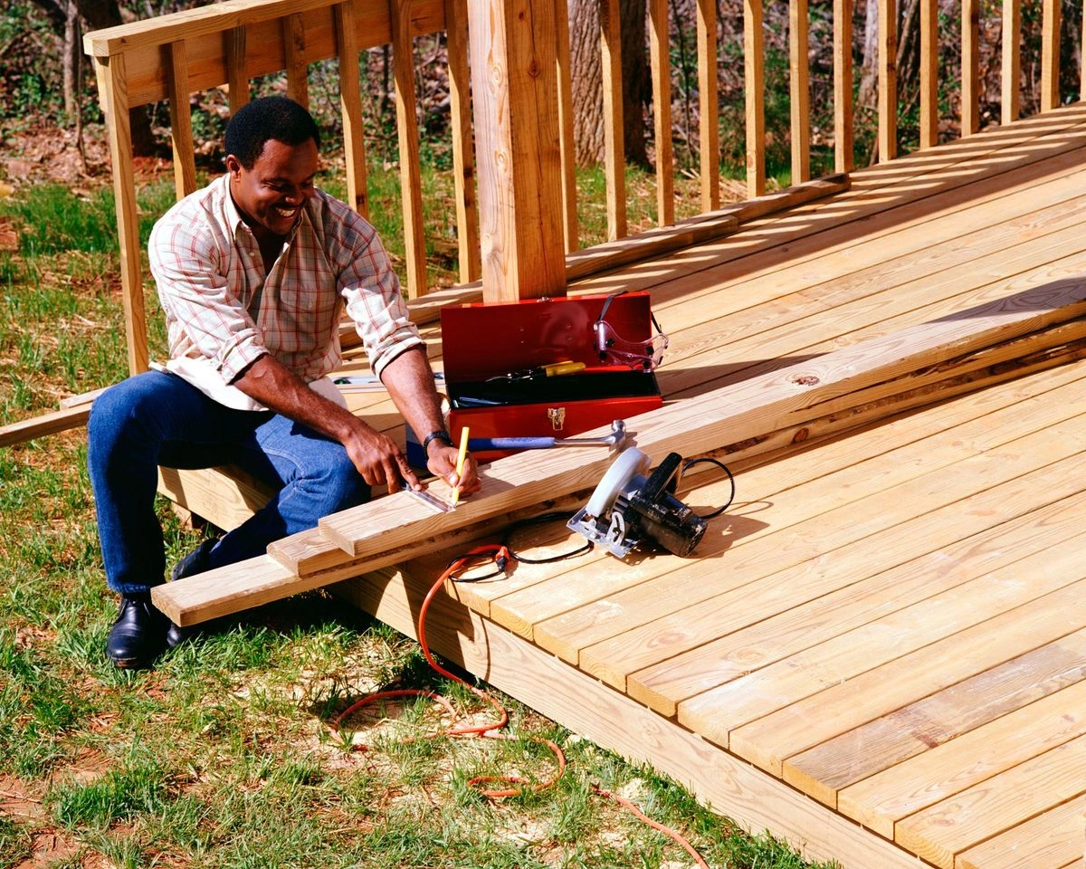 Custom cedar deck craftsmanship by Big Pine Decks