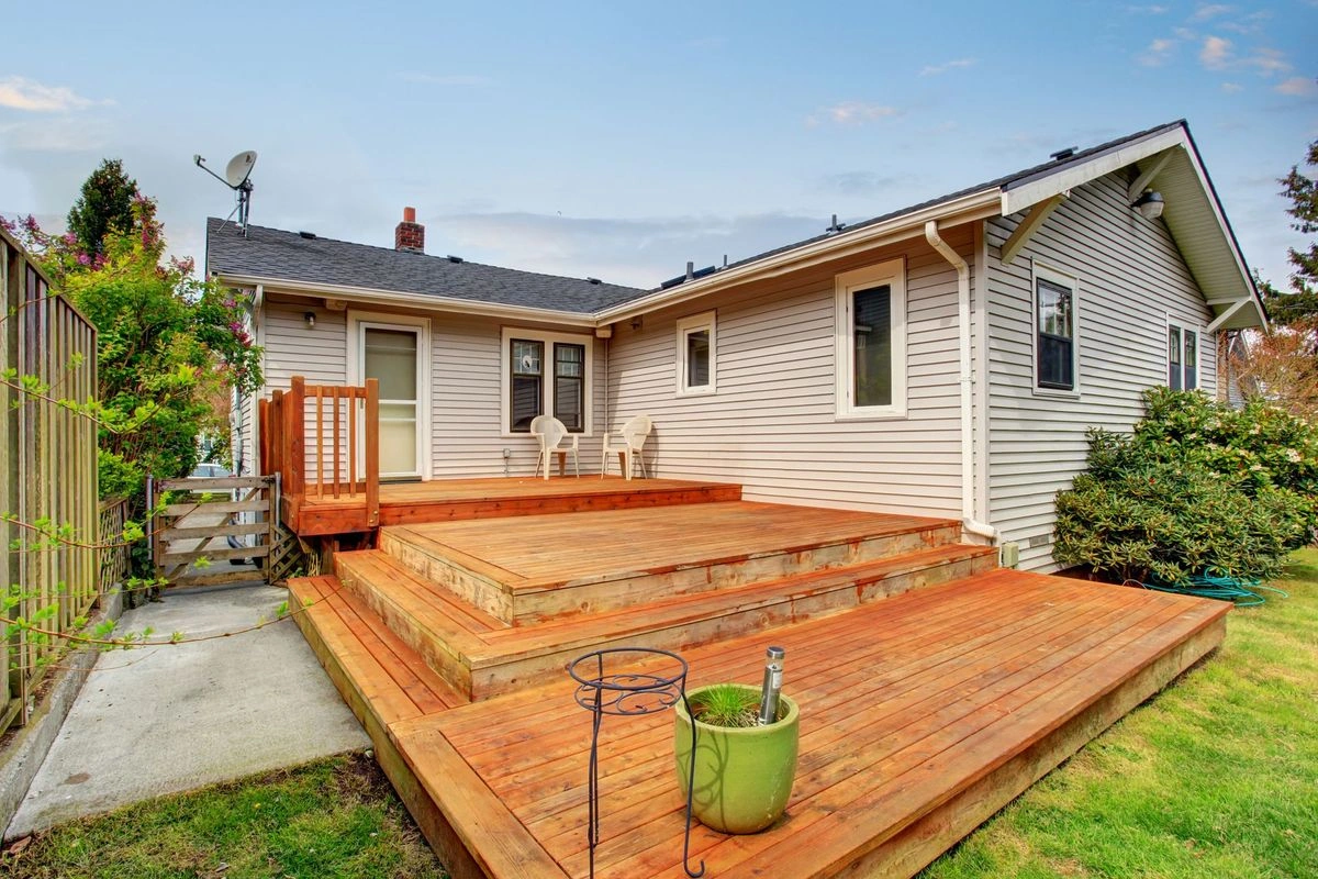 Completed cedar deck project in the Omaha metro