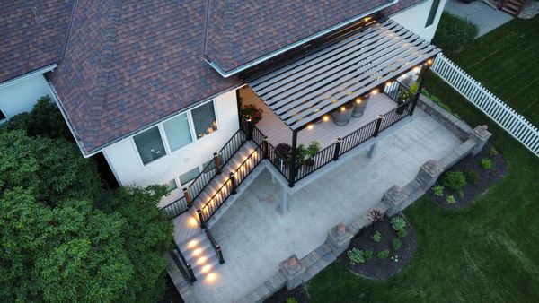 Cedar deck with white aluminum railing and steps leading to the yard, Bellevue, NE